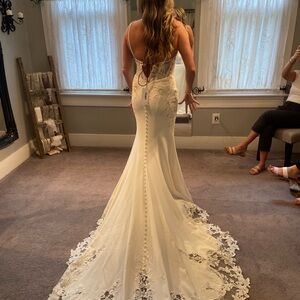 Elegant White Lace Wedding Dress
